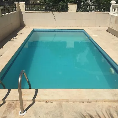 Villa With Private Pool In Altinkum District *