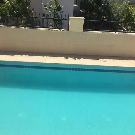 Villa With Private Pool In Altinkum District