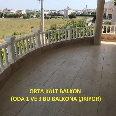 With Private Pool In Altinkum District וילה