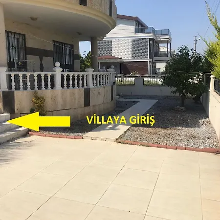 With Private Pool In Altinkum District וילה