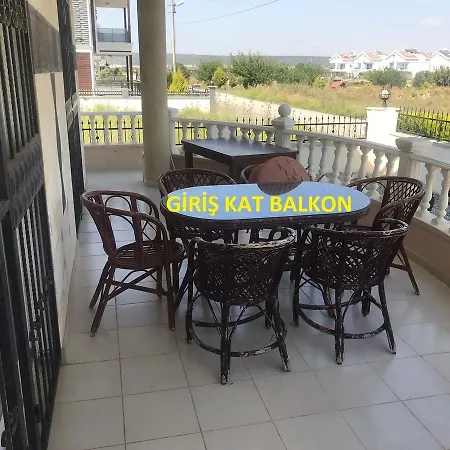With Private Pool In Altinkum District וילה